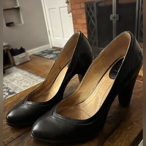 FRYE Cynthia Black Leather Pump Heels